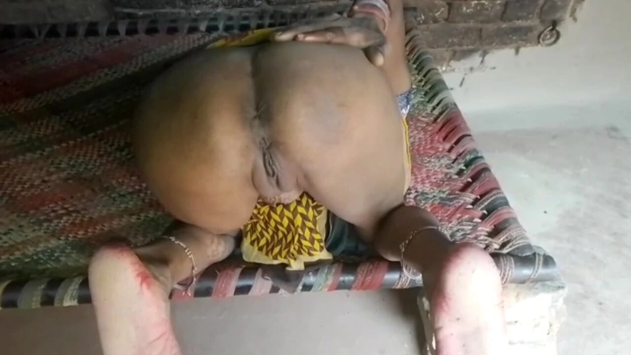 Seeing the big ass, the husband’s heart was filled with lust and what he did