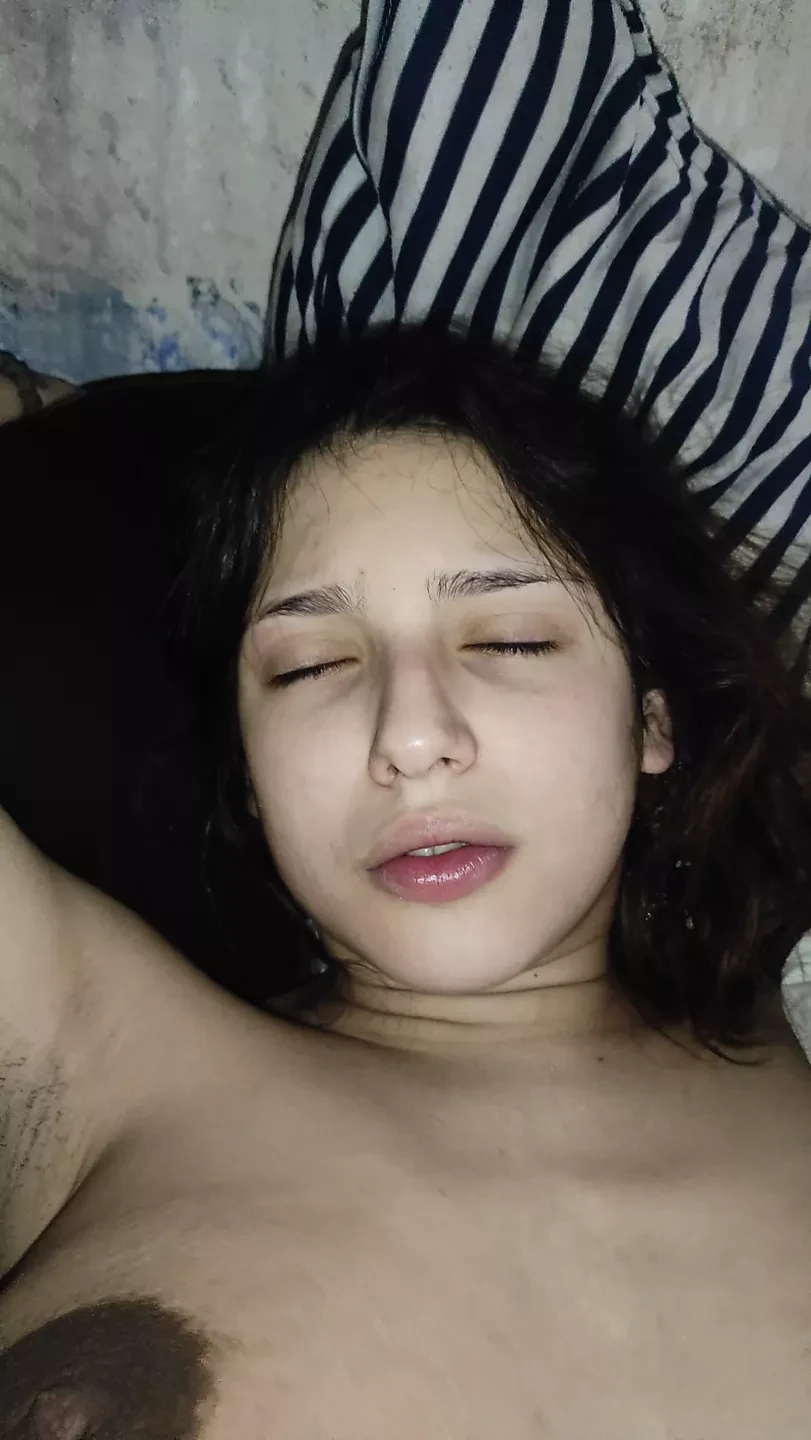 Teen girl is cold, it hurts her ass and I fuck her pussy